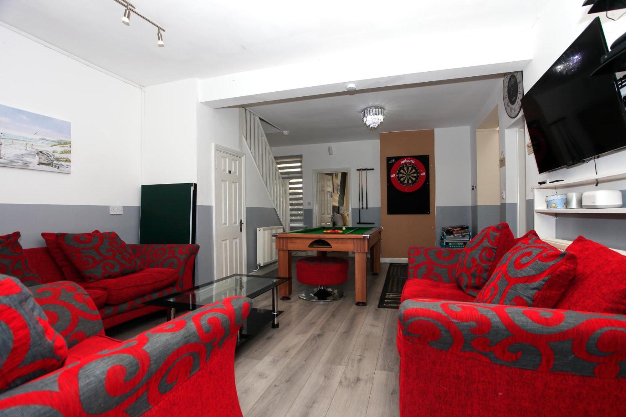 Luxury Hot Tub Entertainment Room Central Park ปีเตอร์โบโรห์ ภายนอก รูปภาพ