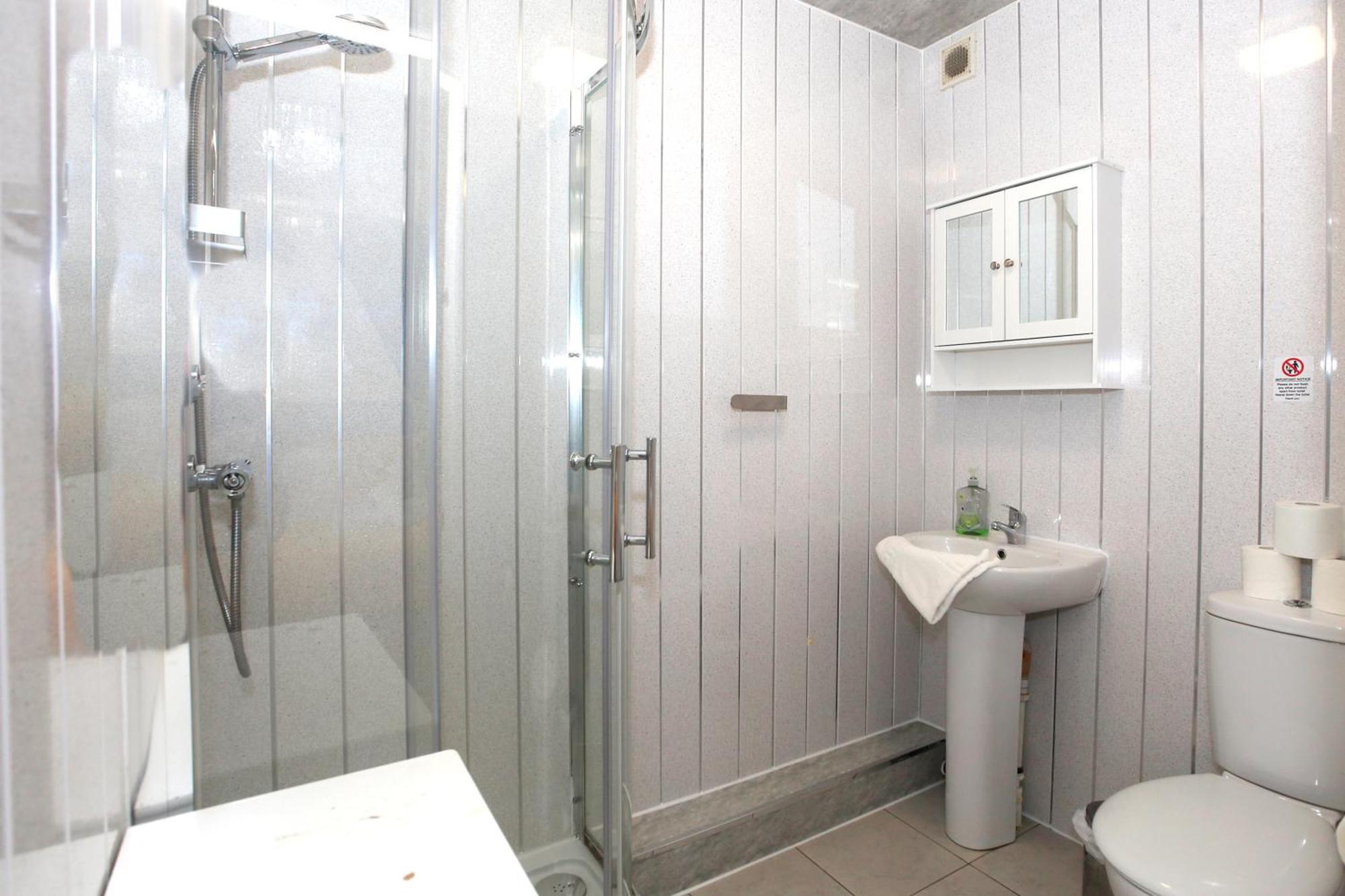 Luxury Hot Tub Entertainment Room Central Park ปีเตอร์โบโรห์ ภายนอก รูปภาพ